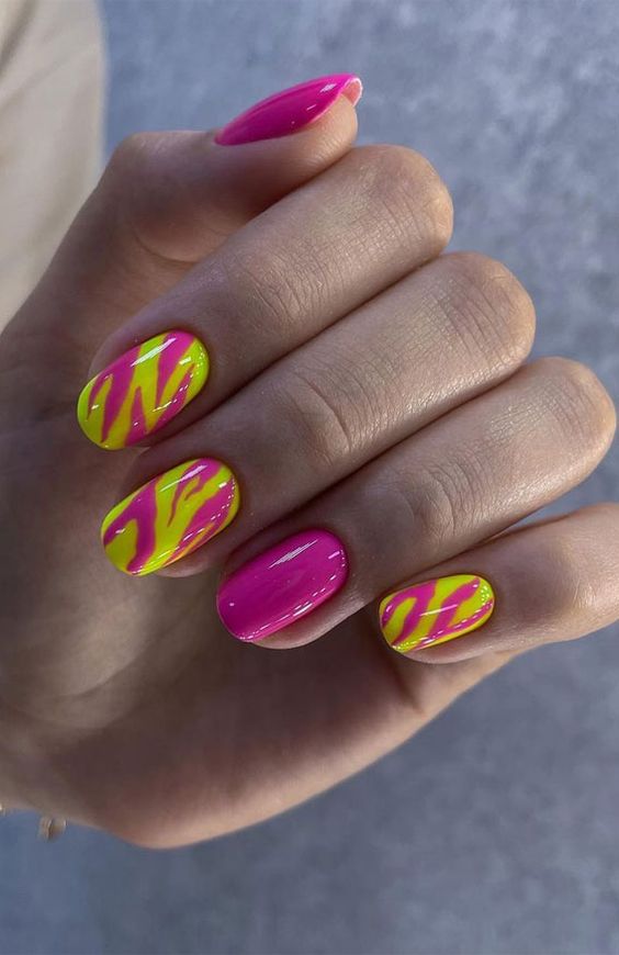 Яркий маникюр 2023 (360 фото): модные тренды дизайна ногтей